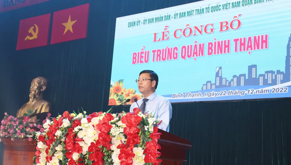 Bí thư Quận ủy quận Bình Thạnh Vũ Ngọc Tuất phát biểu tại lễ công bố biểu trưng của quận Bí thư Quận ủy quận Bình Thạnh Vũ Ngọc Tuất phát biểu tại lễ công bố biểu trưng của quận