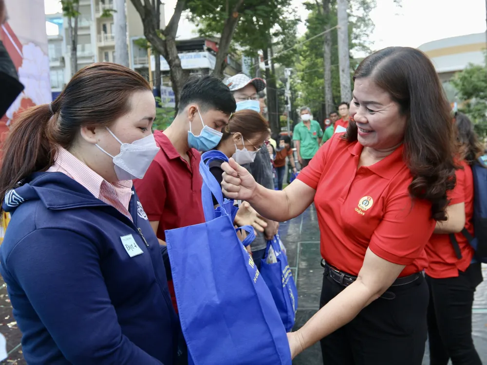 Hỗ trợ người lao động trong dịp "Tết sum vầy" Hỗ trợ người lao động trong dịp "Tết sum vầy"