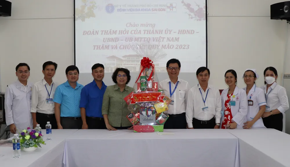 Bí thư Quận ủy quận 1 Tô Thị Bích Châu thăm, chúc tết y bác sĩ Bệnh viện Đa khoa Sài Gòn Bí thư Quận ủy quận 1 Tô Thị Bích Châu thăm, chúc tết y bác sĩ Bệnh viện Đa khoa Sài Gòn
