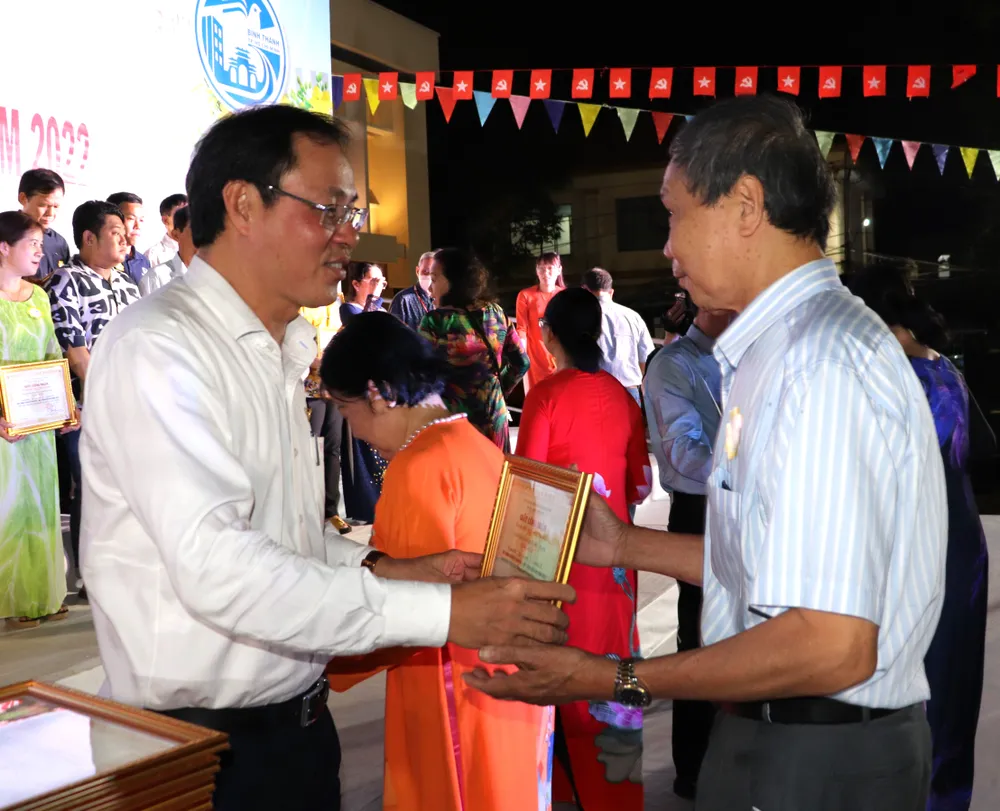 Phó Chủ tịch Thường trực Ủy ban MTTQ Việt Nam TPHCM Nguyễn Thành Trung biểu dương các Tổ dân phố - Mặt trận tiêu biểu Phó Chủ tịch Thường trực Ủy ban MTTQ Việt Nam TPHCM Nguyễn Thành Trung biểu dương các Tổ dân phố - Mặt trận tiêu biểu