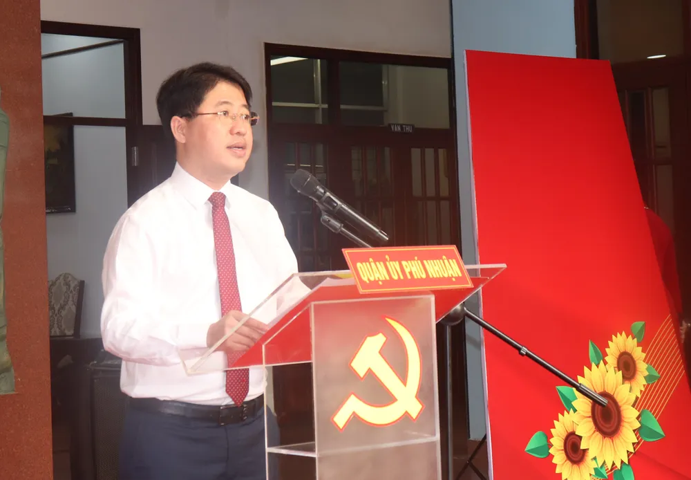 Bí thư Quận ủy quận Phú Nhuận Phạm Hồng Sơn phát biểu chúc mừng các gương tiêu biểu