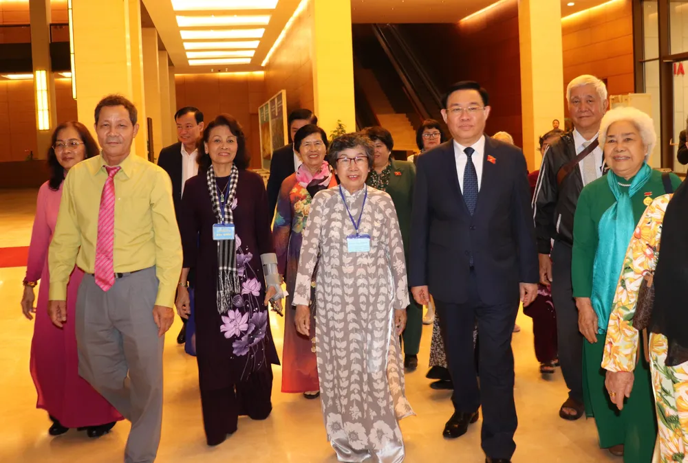 Các cựu tù chính trị và tù binh TPHCM tại Nhà Quốc hội Các cựu tù chính trị và tù binh TPHCM tại Nhà Quốc hội