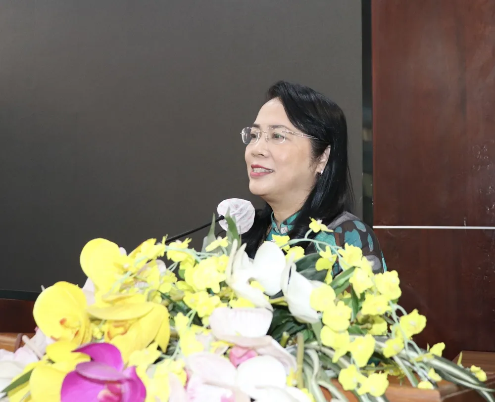 Chủ tịch Ủy ban MTTQ Việt Nam TPHCM Trần Kim Yến phát biểu khai giảng khóa đào tạo