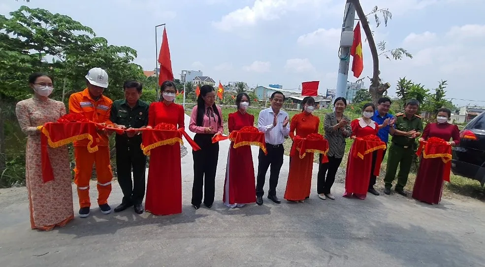 Đoàn khánh thành tuyến hẻm tổ 56, ấp 4, xã Hưng Long Đoàn khánh thành tuyến hẻm tổ 56, ấp 4, xã Hưng Long