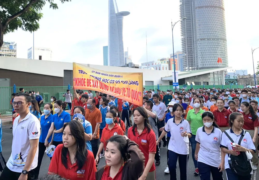 Chương trình thu hút đông đảo cán bộ, viên chức, đoàn viên, hội viên, chiến sĩ lực lượng vũ trang, học sinh và người dân tham gia