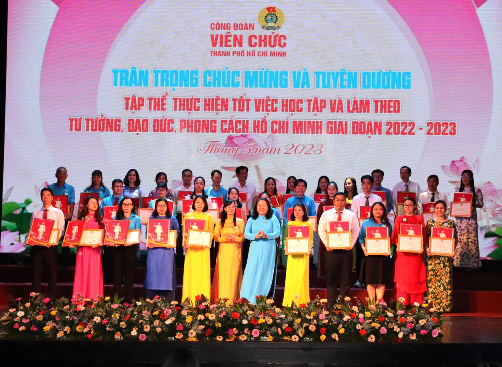 Các tập thể thực hiện tốt việc học Bác được tuyên dương tại chương trình