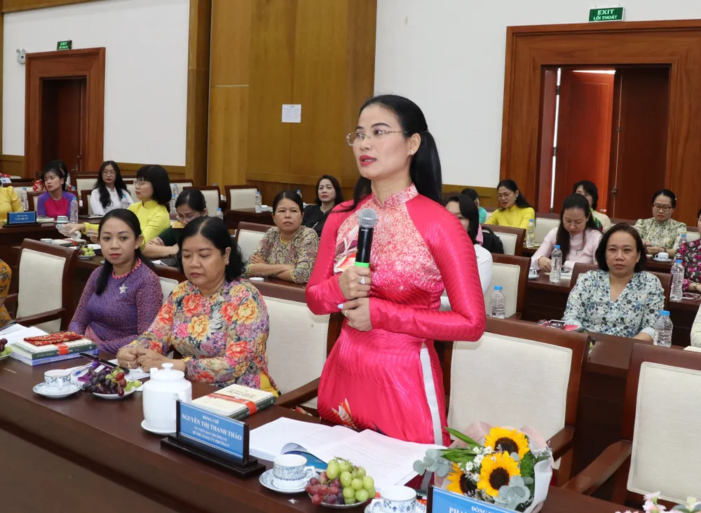 Các đại biểu tham gia thảo luận tại diễn đàn Các đại biểu tham gia thảo luận tại diễn đàn