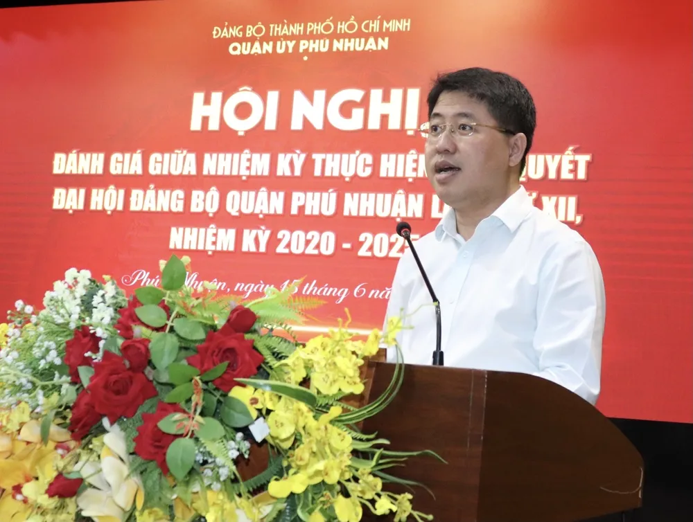 Bí thư Quận ủy quận Phú Nhuận Phạm Hồng Sơn phát biểu tại hội nghị