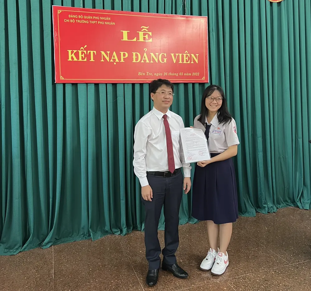 Quận Phú Nhuận tăng cường công tác kết nạp đảng viên trong học sinh THPT