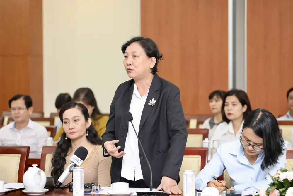 Đại diện phụ nữ nêu ý kiến tại buổi gặp gỡ. Ảnh: DŨNG PHƯƠNG Đại diện phụ nữ nêu ý kiến tại buổi gặp gỡ. Ảnh: DŨNG PHƯƠNG