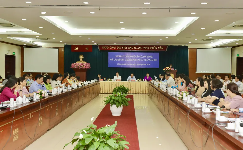 Quang cảnh buổi lãnh đạo TPHCM gặp gỡ phụ nữ sáng 30-6. Ảnh: DŨNG PHƯƠNG Quang cảnh buổi lãnh đạo TPHCM gặp gỡ phụ nữ sáng 30-6. Ảnh: DŨNG PHƯƠNG