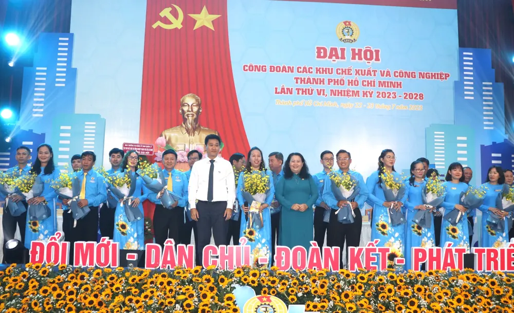 Ban chấp hành Công đoàn các KCX-KCN thành phố ra mắt đại hội Ban chấp hành Công đoàn các KCX-KCN thành phố ra mắt đại hội