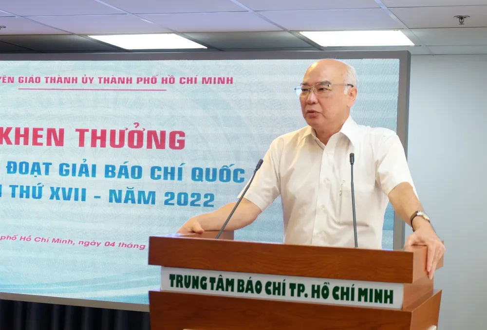 Đồng chí Phan Nguyễn Như Khuê phát biểu tại buổi biểu dương Đồng chí Phan Nguyễn Như Khuê phát biểu tại buổi biểu dương
