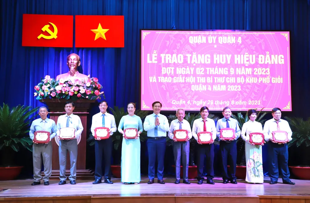 Trao giải hội thi Bí thư chi bộ khu phố giỏi năm 2023