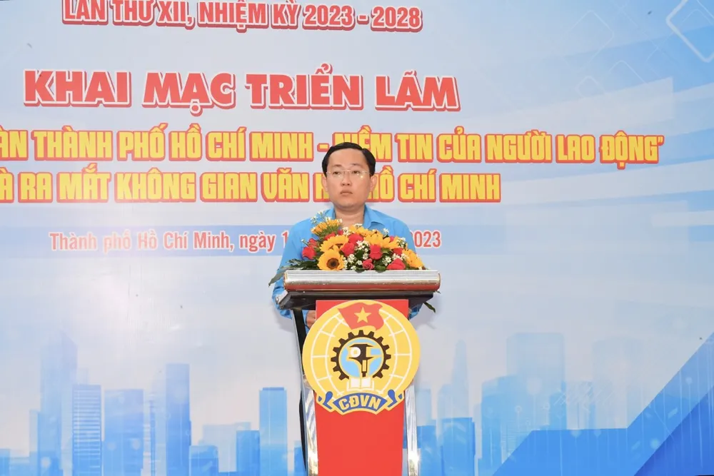 Phó Chủ tịch LĐLĐ TPHCM Phùng Thái Quang phát biểu tại lễ khai mạc. Ảnh: VIỆT DŨNG