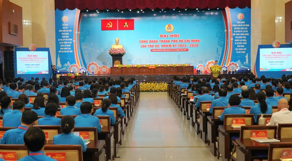Quang cảnh phiên làm việc thứ nhất Đại hội Công đoàn TPHCM lần thứ XII