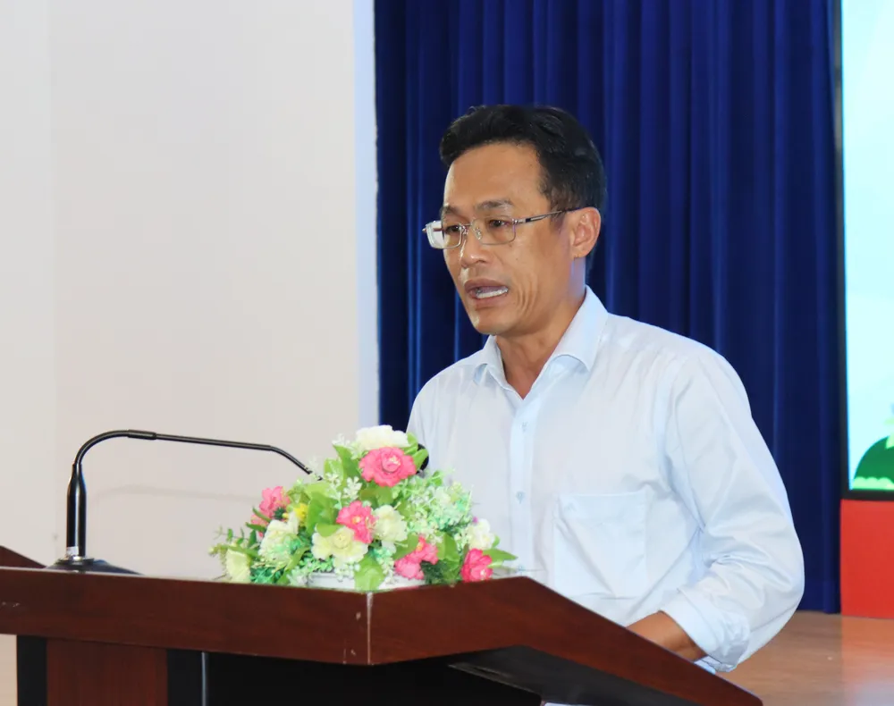 Nhà báo Kiều Phong, Phó Trưởng Ban Chính trị - Xã hội Báo SGGP chia sẻ tại hội thảo