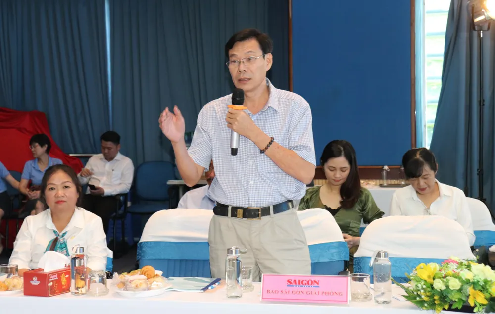 Nhà báo Phạm Trường, Phó Tổng Biên tập Báo SGGP chia sẻ cách làm để đẩy mạnh công tác tuyên truyền các đề án, phong trào thi đua sáng tạo của TPHCM