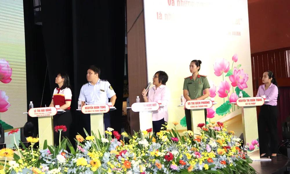 Các thí sinh tranh tài tại vòng chung kết xếp hạng ngày 10-10 Các thí sinh tranh tài tại vòng chung kết xếp hạng ngày 10-10