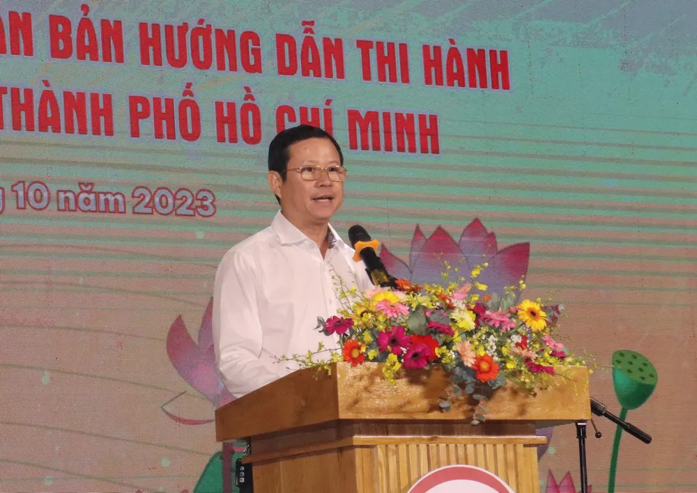 Trưởng Ban Giám khảo Nguyễn Hoàng Hưng phát biểu nhận xét Trưởng Ban Giám khảo Nguyễn Hoàng Hưng phát biểu nhận xét