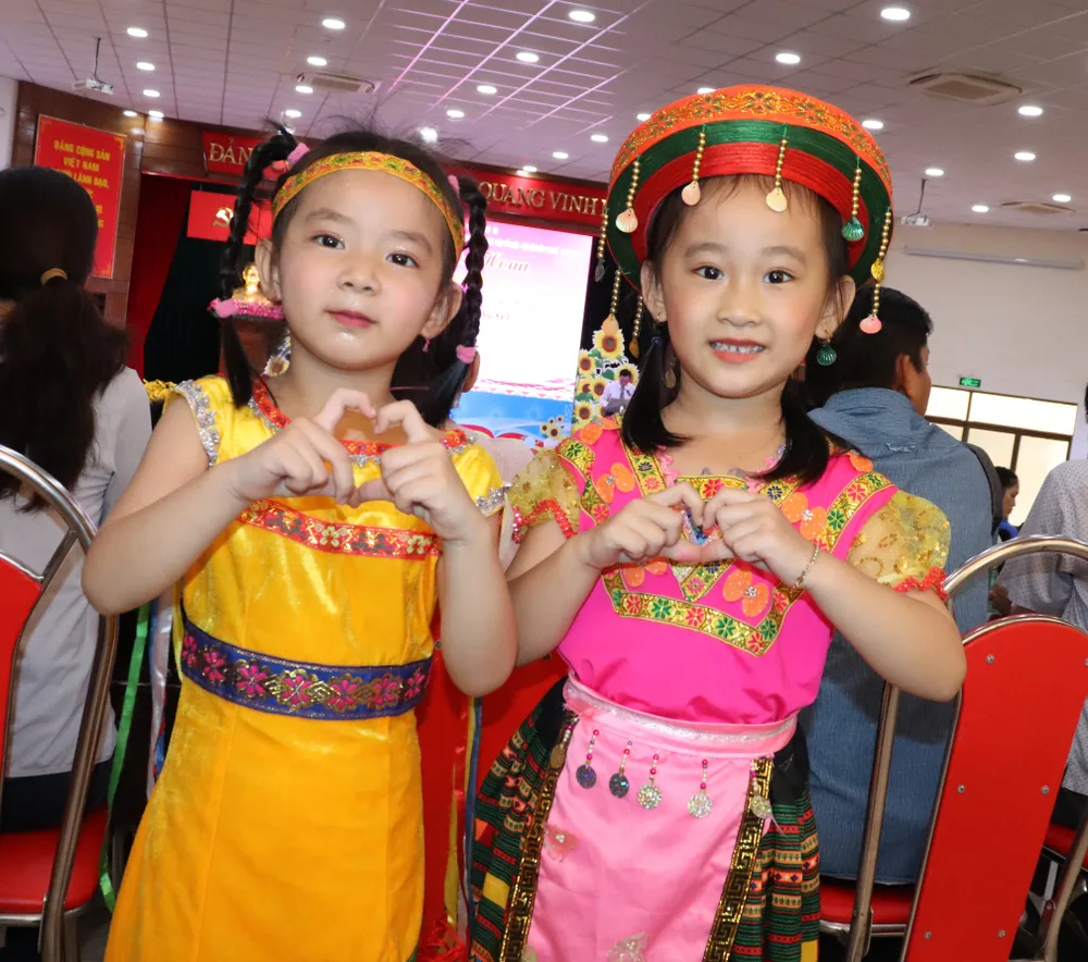 Nhiều tiết mục có sự tham gia của các em thiếu nhi Nhiều tiết mục có sự tham gia của các em thiếu nhi