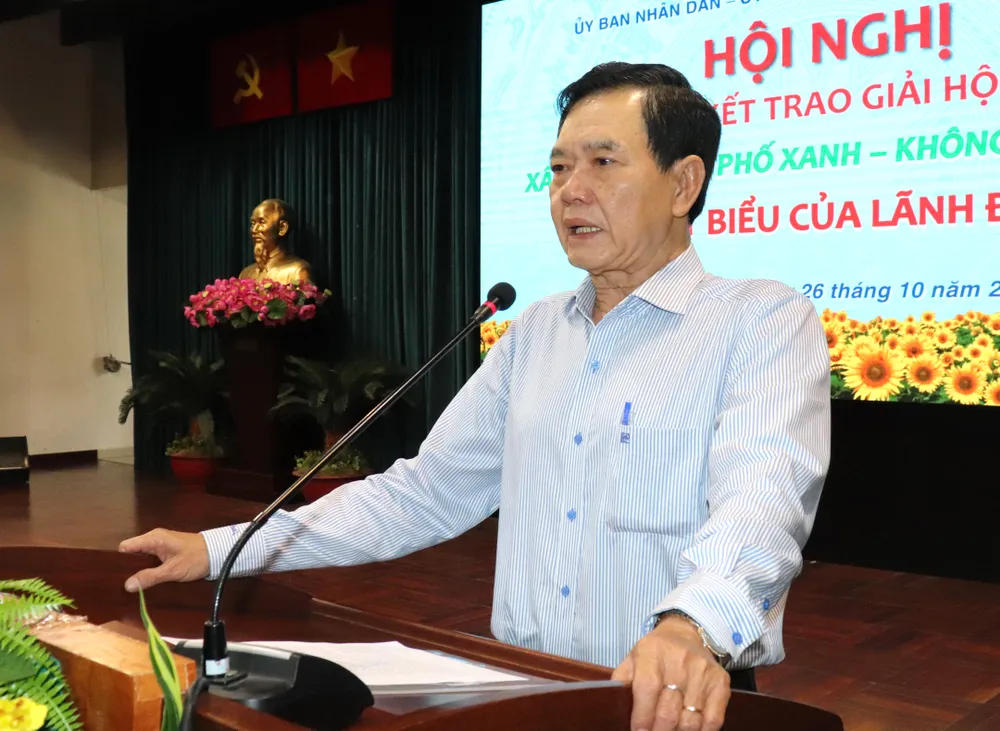 Phó Bí thư Thường trực Quận ủy quận Phú Nhuận Huỳnh Đăng Linh phát biểu tại hội nghị Phó Bí thư Thường trực Quận ủy quận Phú Nhuận Huỳnh Đăng Linh phát biểu tại hội nghị