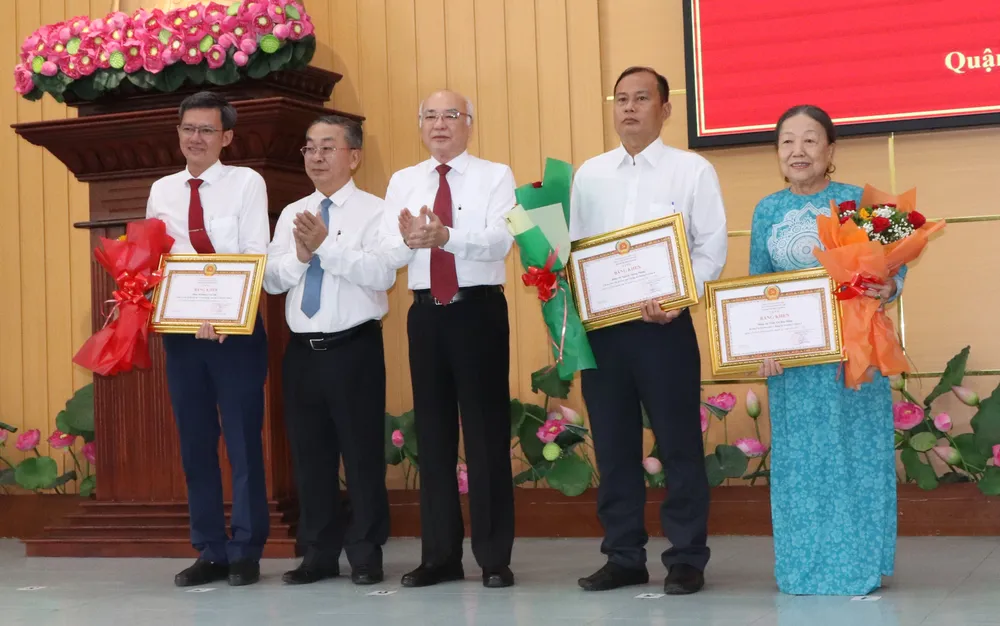 Trưởng Ban Tuyên giáo Thành ủy TPHCM Phan Nguyễn Như Khuê chúc mừng các đảng viên tại quận 8 hoàn thành xuất sắc nhiệm vụ 5 năm liền Trưởng Ban Tuyên giáo Thành ủy TPHCM Phan Nguyễn Như Khuê chúc mừng các đảng viên tại quận 8 hoàn thành xuất sắc nhiệm vụ 5 năm liền