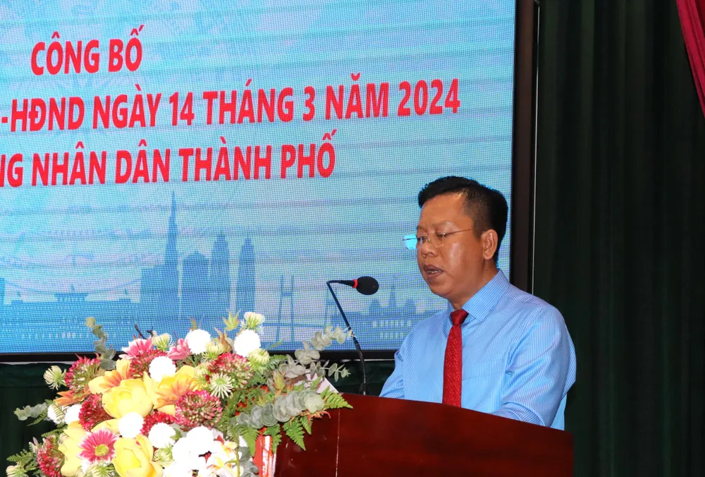 Chủ tịch UBND phường 9 Nguyễn Đức Lai công bố Nghị quyết 11 của HĐND TPHCM về thành lập, chia tách, sáp nhập, đổi tên khu phố, ấp trên địa bàn phường 9 IMG_2038.JPG