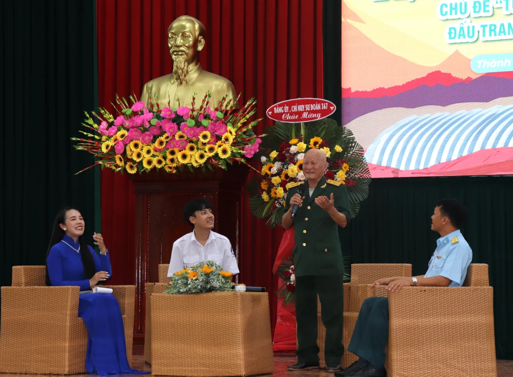 Đại tá Trần Thịnh Tần chia sẻ tại buổi giao lưu IMG_2438.JPG