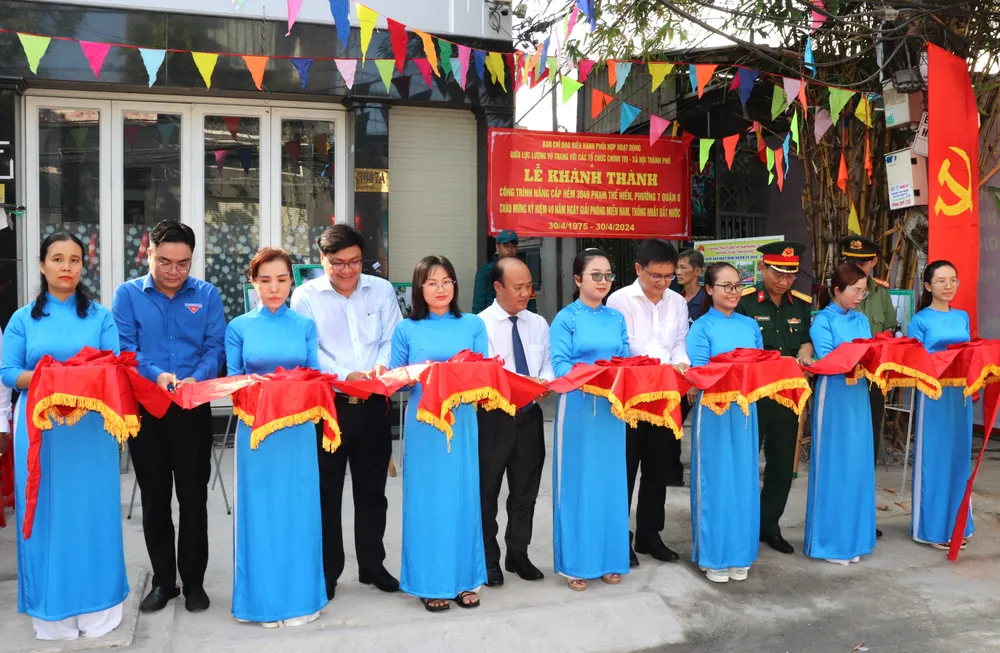 Cắt băng khánh thành tuyến hẻm 3049 Phạm Thế Hiển, phường 7 (quận 8) IMG_2494.JPG