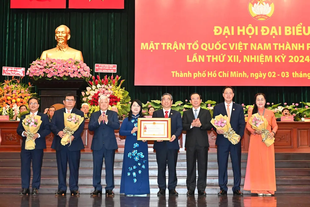 Ủy ban MTTQ Việt Nam TPHCM vinh dự đón nhận Huân chương Lao động hạng 3 của Chủ tịch nước. Ảnh: VIỆT DŨNG Anh 9.jpg
