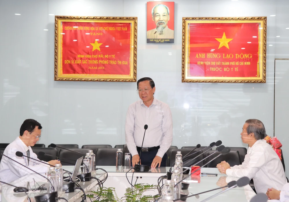 Chủ tịch UBND TPHCM Phan Văn Mãi phát biểu tại buổi thăm, chúc tết Bệnh viện Chợ Rẫy. Ảnh: THÁI PHƯƠNG IMG_0881.JPG
