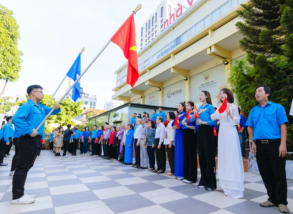Nghi thức chào cờ "Tôi yêu Tổ quốc tôi" Hinh 4.jpg