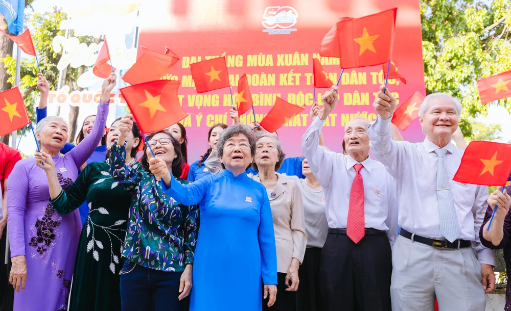 Hòa khúc ca "Tôi yêu Tổ quốc tôi" Hinh 9.jpg