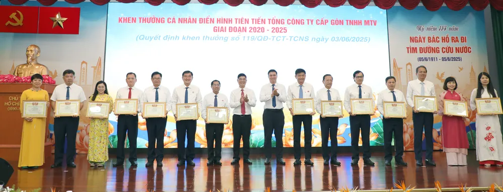 Các gương điển hình tiên tiến, giai đoạn 2020 – 2025 được biểu dương tại hội nghị Hình 4.JPG