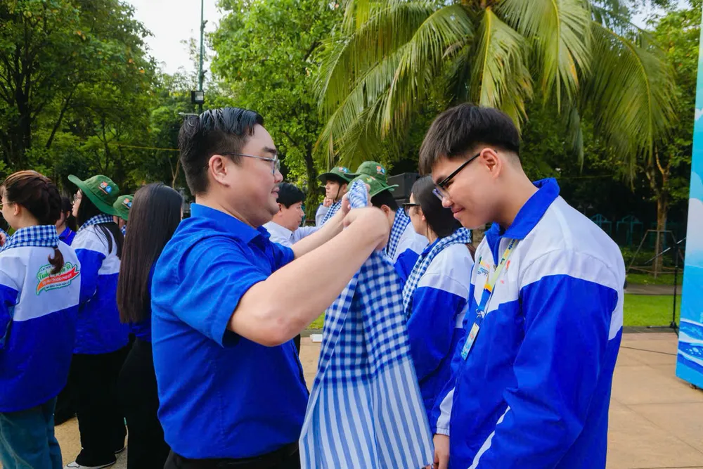 Bí thư Thành đoàn TPHCM Ngô Minh Hải động viên các chiến sĩ Hinh 8.jpg