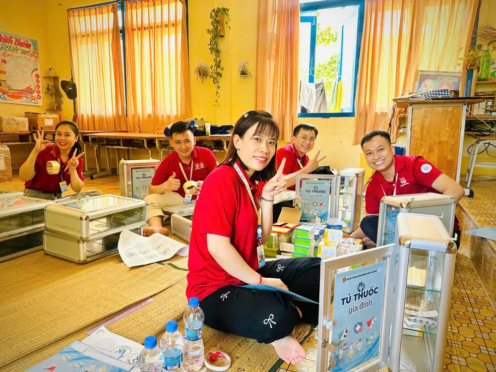 Thực hiện các tủ thuốc gia đình Hinh 2.jpg