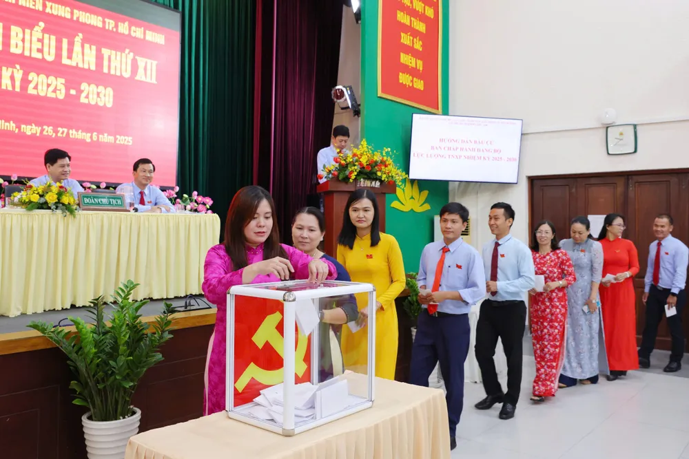 Bỏ phiếu bầu cử tại đại hội Hinh 3.jpg