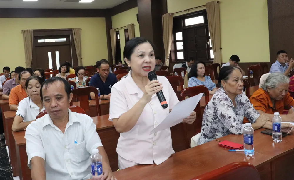 Cử tri Tạ Ngọc Bích Thủy nêu ý kiến IMG_2862.JPG