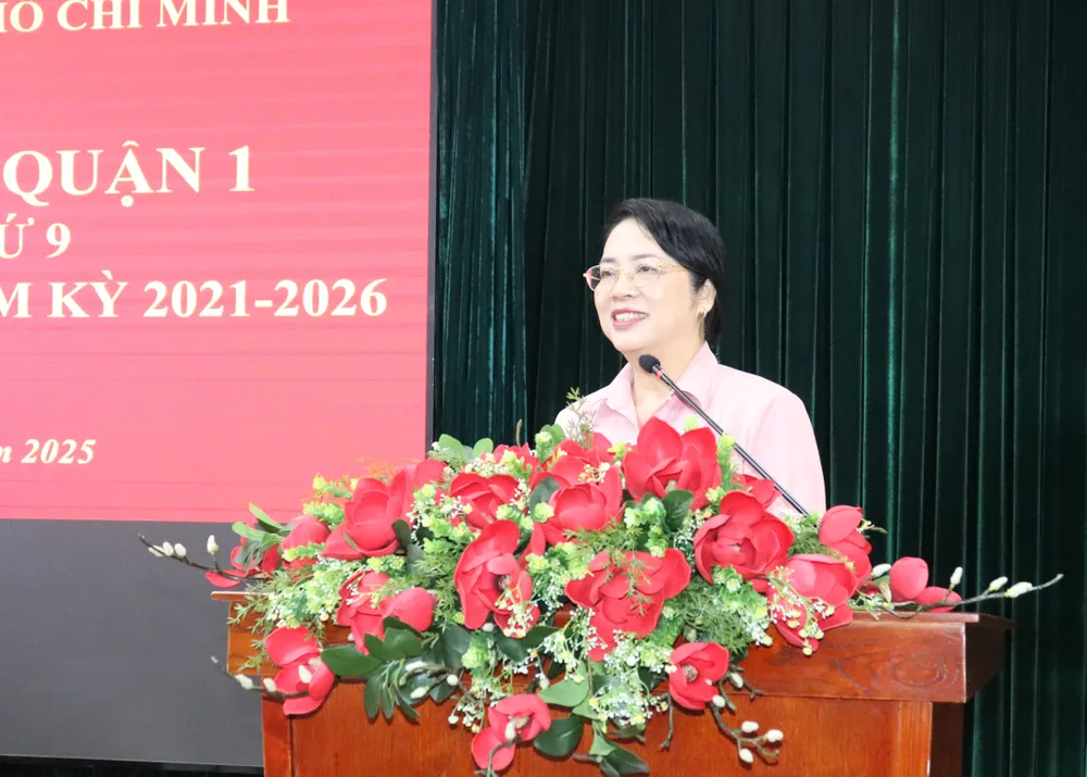ĐB Trần Kim Yến phát biểu tại buổi tiếp xúc cử tri quận 1 IMG_2879.JPG