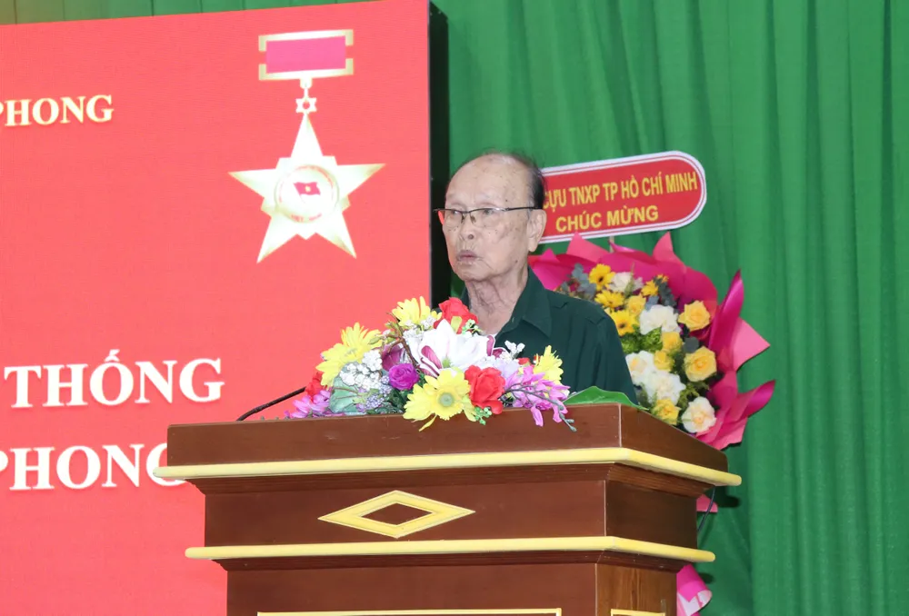 Ông Trần Văn Mãnh chia sẻ các kỷ niệm tại buổi họp mặt IMG_3023.JPG