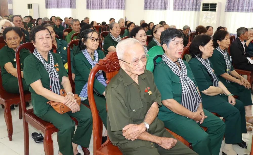 Các cựu TNXP tham gia buổi họp mặt IMG_3024.JPG