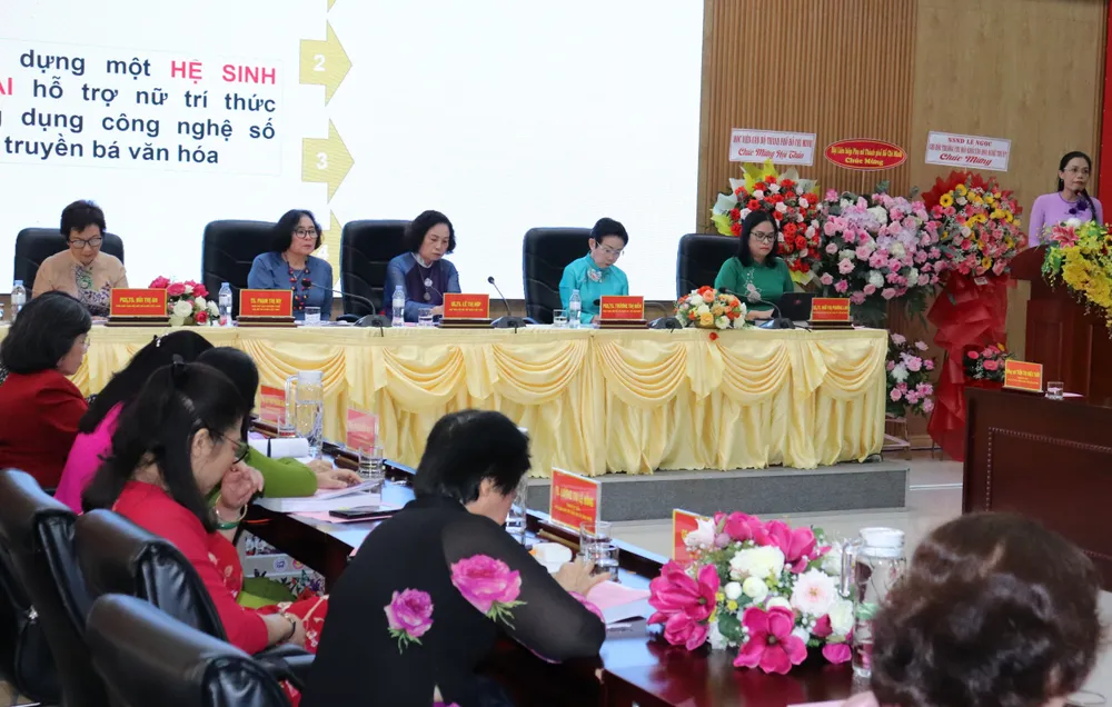 Đại biểu phát biểu tham luận tại hội thảo IMG_3195.JPG