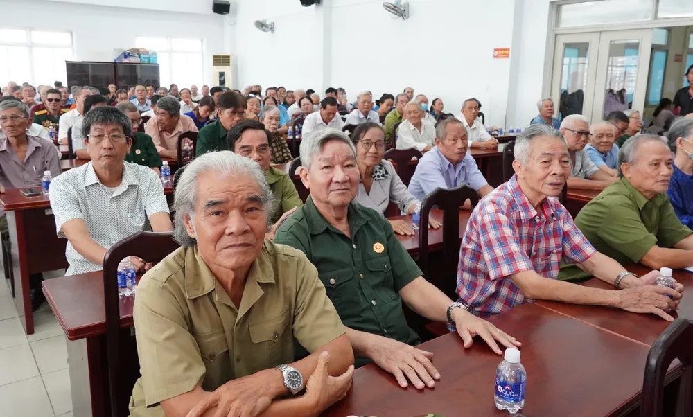 Các đại biểu tham dự lễ kỷ niệm 78 năm Ngày Thương binh - Liệt sĩ phường Tăng Nhơn Phú. Ảnh: THU HƯỜNG Tang Nhon Phu 1.jpg