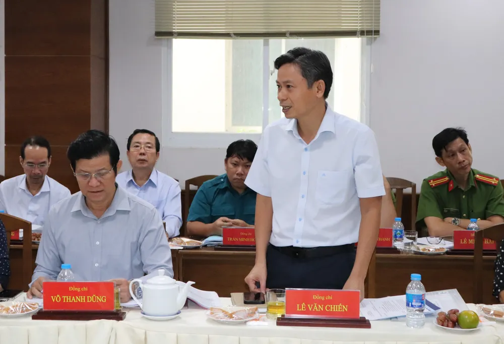 Bí thư Đảng ủy phường Vĩnh Hội Lê Văn Chiến báo cáo tại buổi làm việc IMG_3322.JPG