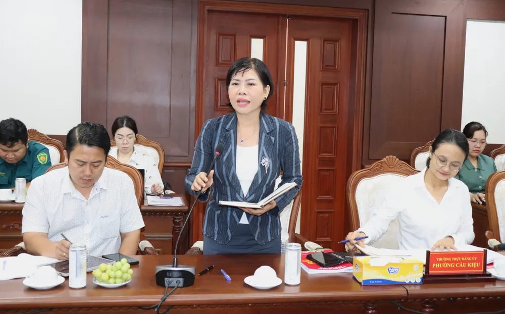 Đại diện phường Cầu Kiệu báo cáo tại buổi làm việc IMG_3356.JPG