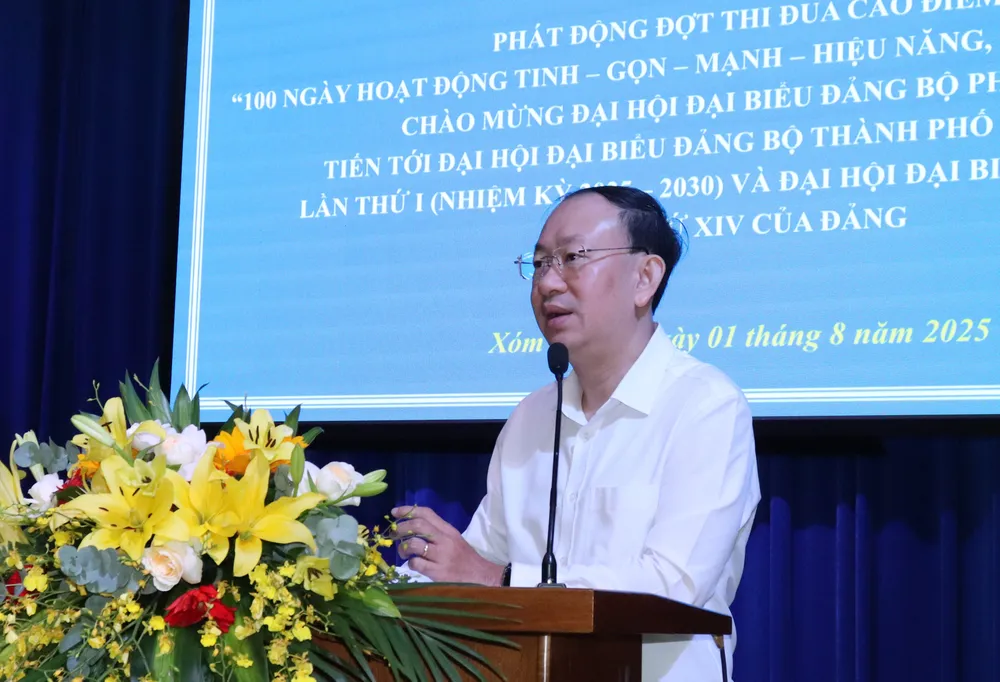 Bí thư Đảng ủy phường Xóm Chiếu Nguyễn Quốc Thái kêu gọi thi đua tại lễ phát động IMG_3438.JPG