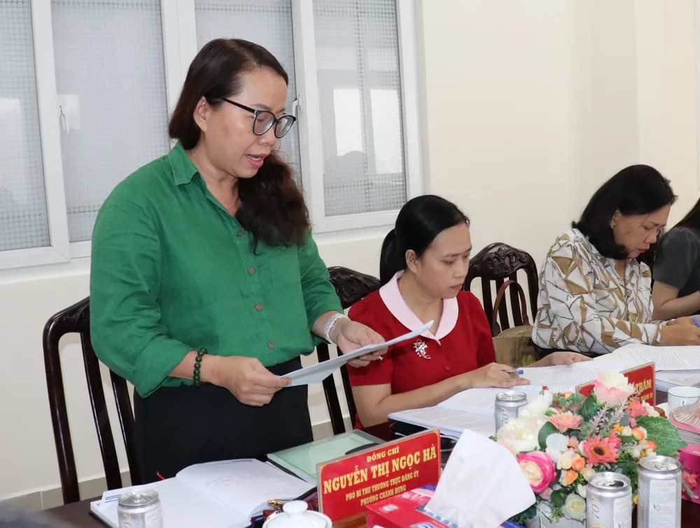 Đại diện phường Chánh Hưng báo cáo tại buổi làm việc IMG_3454.JPG