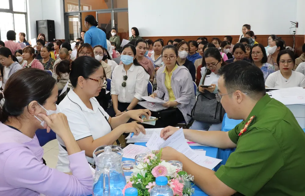 Chương trình đổi mộc dấu cho công đoàn cơ sở ngay địa phương nên tạo thuận tiện cho nhiều công đoàn cơ sở IMG_3482.JPG