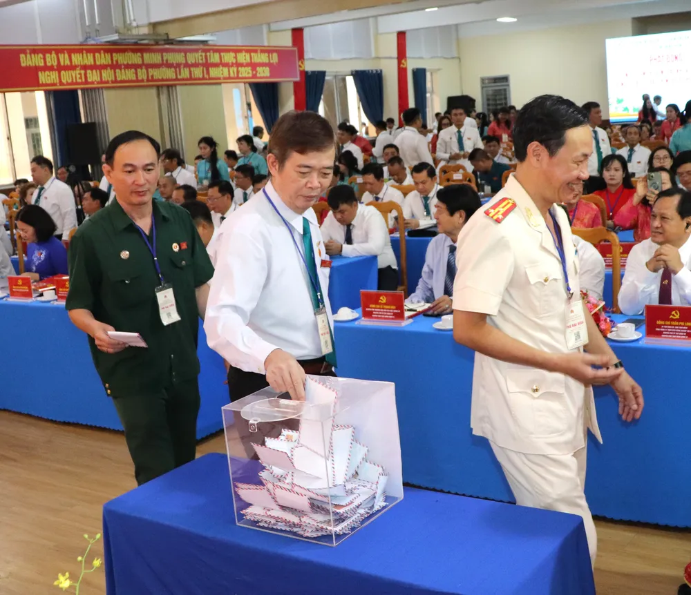 Các đại biểu quyên góp ủng hộ đồng bào bị ảnh hưởng bởi bão lũ IMG_3567.JPG